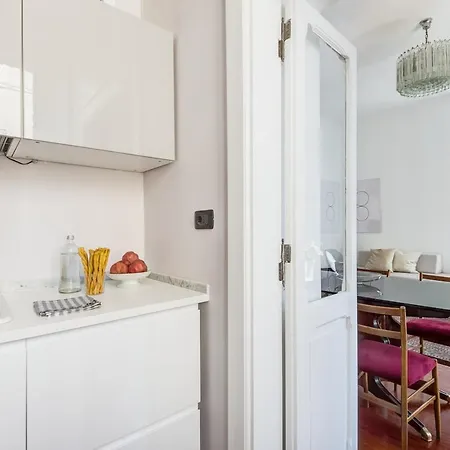 Trastevere Glorioso Wood 2 Bedrooms Apartment